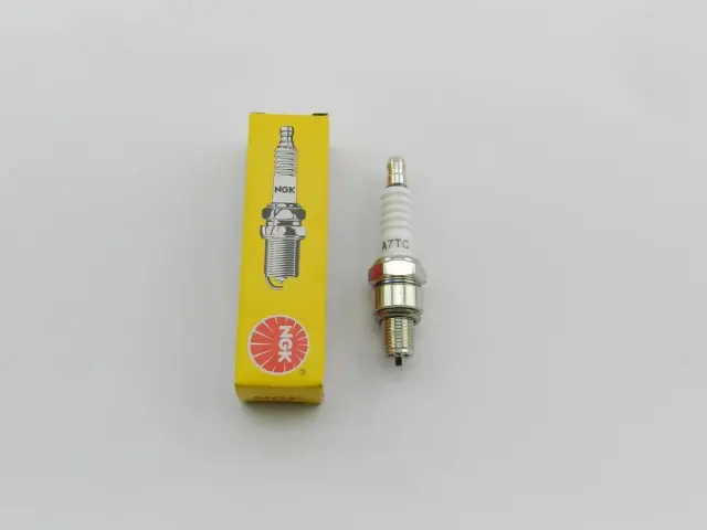Свеча A7TC (А7ТС) 4Т, резьба М10 — аналог NGK для скутеров Свеча A7TC (А7ТС) 4Т, резьба М10 — аналог NGK для скутеров